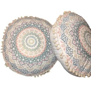 Nina Campbell Bohemian Linen down filled  Round Decorative Pillow Pair EUC